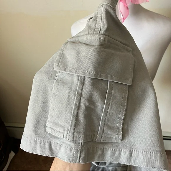 Aritzia Wilfred free Gray Mini Cargo Shorts size 4 - Picture 3 of 6